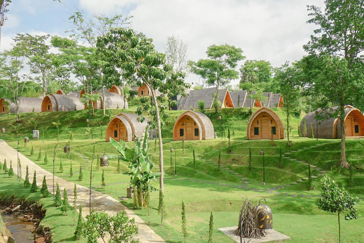 Shanaya Resort Malang Exterior foto