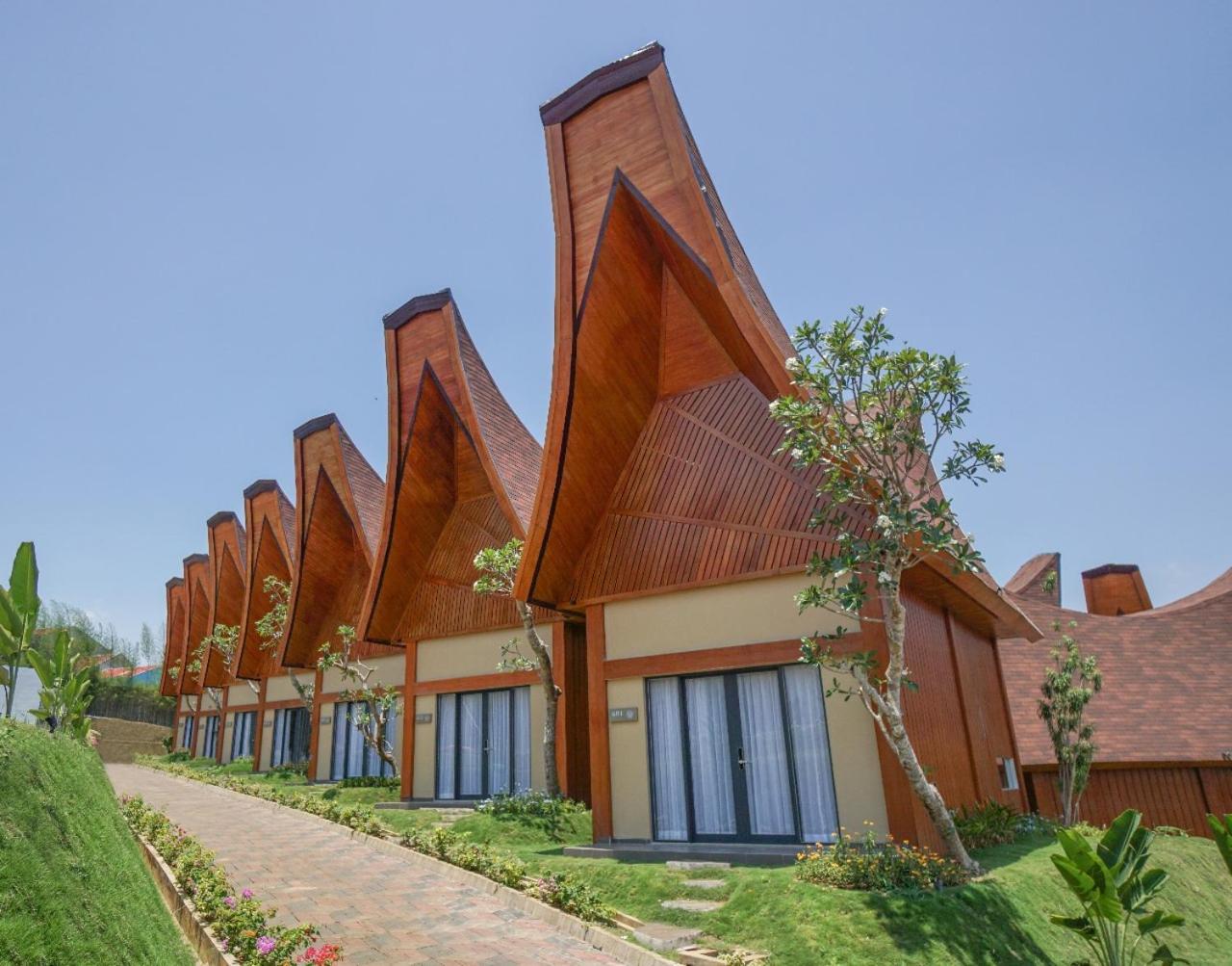 Shanaya Resort Malang Exterior foto